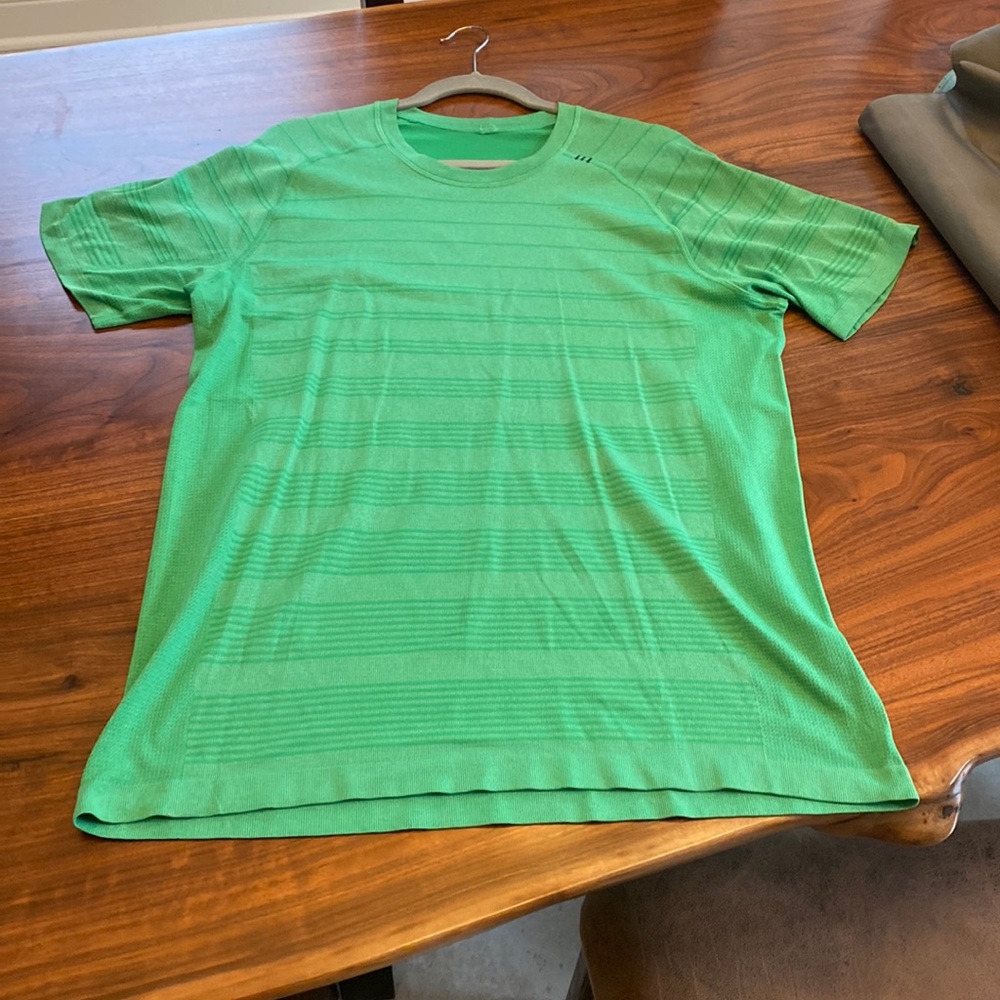 Lululemon shirt for sale!💚